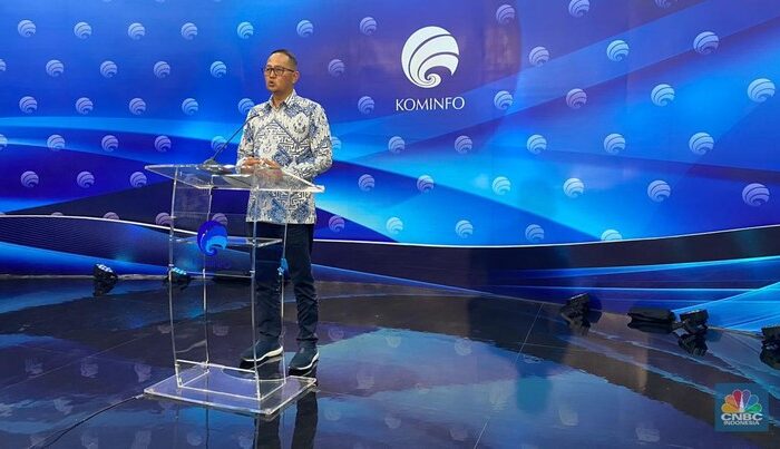 News 12 dirjen aptika kominfo semuel abrijani pangerapan 169 Besok Medsos Tak Daftar Kominfo Bakal Langsung Diblokir? Mitra IT | Your Trusted & Reliable Software Solutions medsos