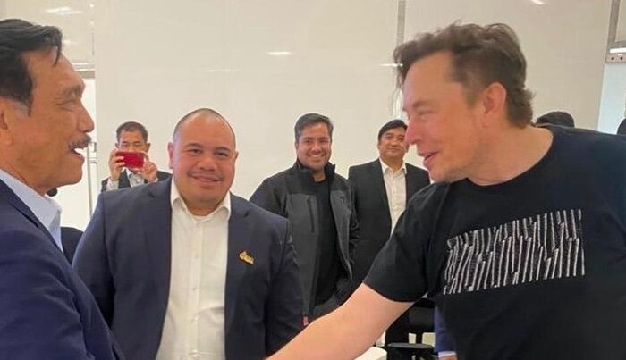 News 12 luhut binsar pandjaitan dan elon musk di austin tangkapan layar ig pandusjahrir 169 Luhut Diam-Diam Ketemu Tesla, Pulang Bawa Oleh-oleh Rp 74,5 T Mitra IT | Your Trusted & Reliable Software Solutions tesla