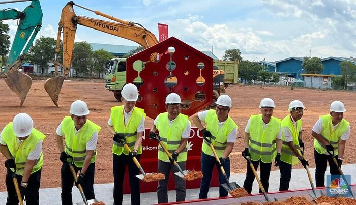 News 12 groundbreaking neutradc hyperscale data center batam 2 169 Telkom Bangun Data Center di Batam, Gandeng Singtel dan Medco Mitra IT | Your Trusted & Reliable Software Solutions telkom