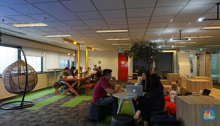News 11 google office image