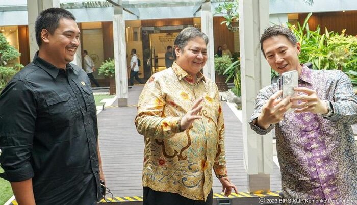 News 10 menko perekonomian airlangga hartarto kanan menerima kunjungan ceo tiktok shou zi chew di kantor kemenko perekonomian ist 1 169