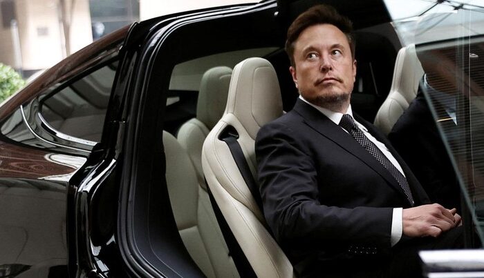 News 11 chief executive officer tesla elon musk masuk ke dalam mobil tesla saat dia meninggalkan sebuah hotel di beijing china 31 mei 1 169 Mitra IT | Your Trusted & Reliable Software Solutions