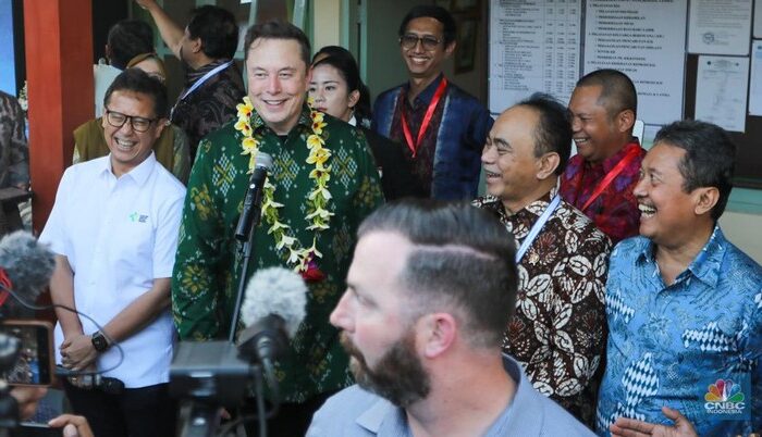 News 9 pengusaha teknologi asal amerika serikat as elon musk saat mengunjungi puskesmas pembantu pustu sumerta kelod di denpasar bali 2 169 Mitra IT | Your Trusted & Reliable Software Solutions