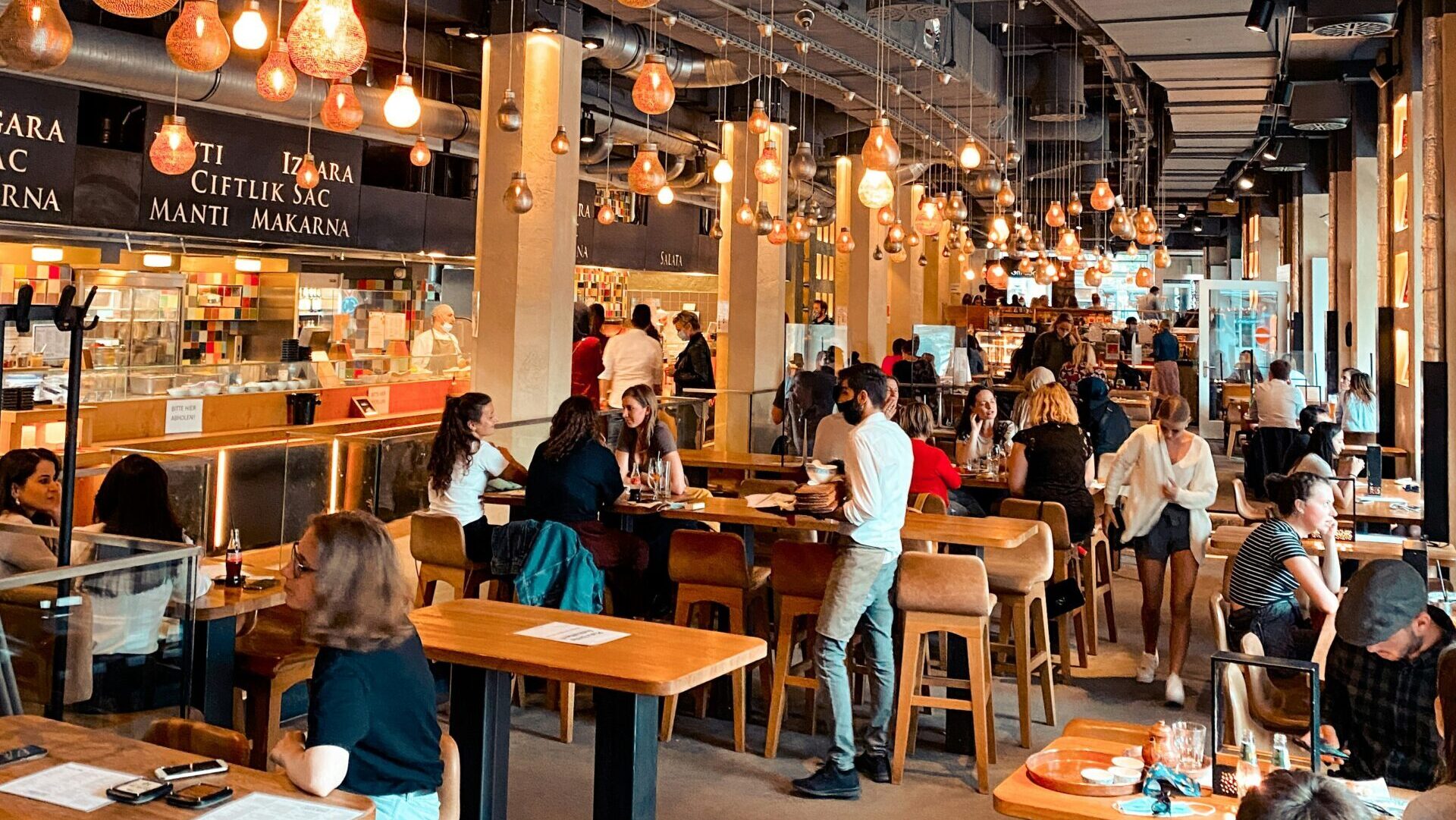simon karemann p85 MG66GRY unsplash Revolutionizing the Restaurant Business: How Technology is Changing the Game Mitra IT | Your Trusted & Reliable Software Solutions tecnology,  restaurant,  bussines