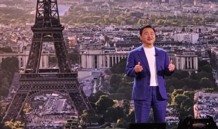 Blog 11 108004016 1720631458500 TM Roh in front of Eiffel Tower backdrop Discovering New Tastes and Appetizing Experiences ( Cloned ) Mitra IT | Your Trusted & Reliable Software Solutions Tastes