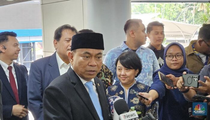 News 11 budi arie memberikan keterangan ke media usai di lantik sebagai menteri koperasi oleh prabowo subianto senin 21102024 169 Mitra IT | Your Trusted & Reliable Software Solutions