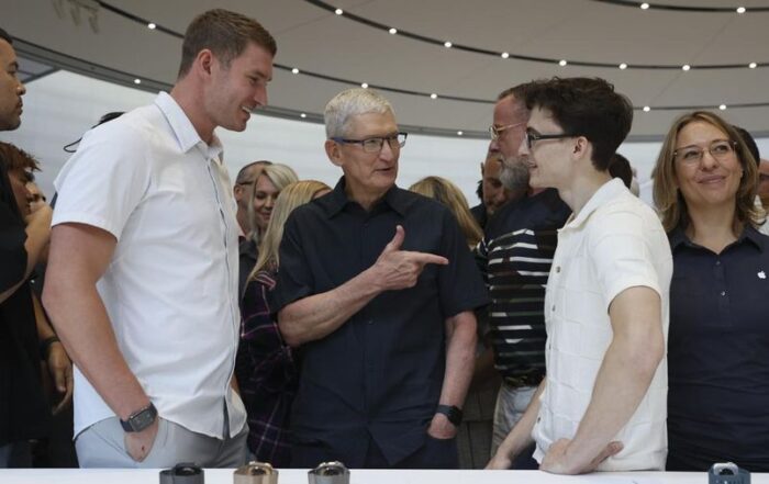 News 11 ceo apple tim cook berbicara kepada para hadirin setelah mengumumkan produk baru di kantor pusat apple senin 9 september 2024 169 Mitra IT | Your Trusted & Reliable Software Solutions